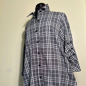 LIKE NEW. Chic Calessa Casual Wear Details Black and White Plaid Size Large